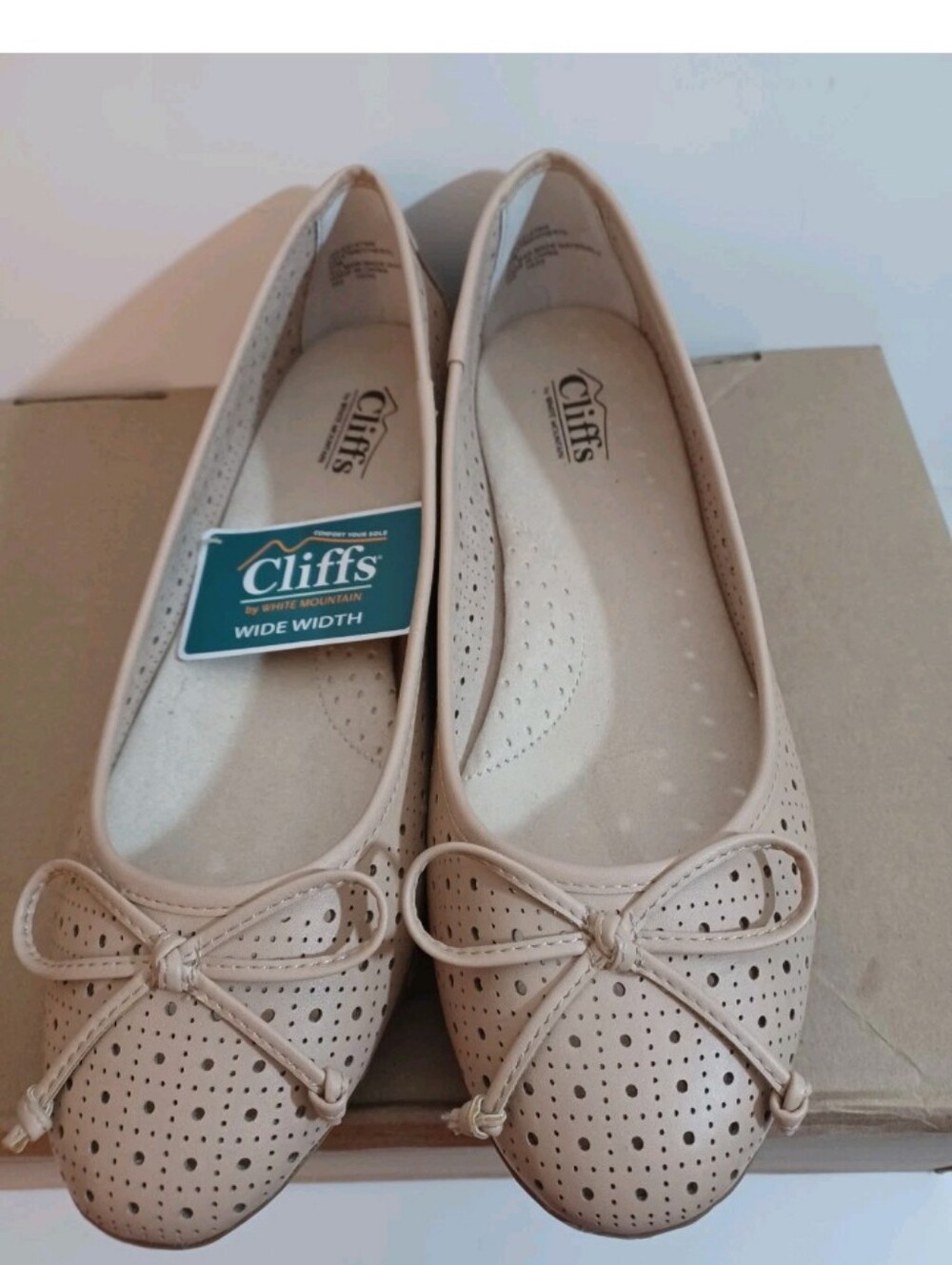 Cliffs by WHITE MOUNTAIN Nude Perforated Ballet Flats with Bow 11W